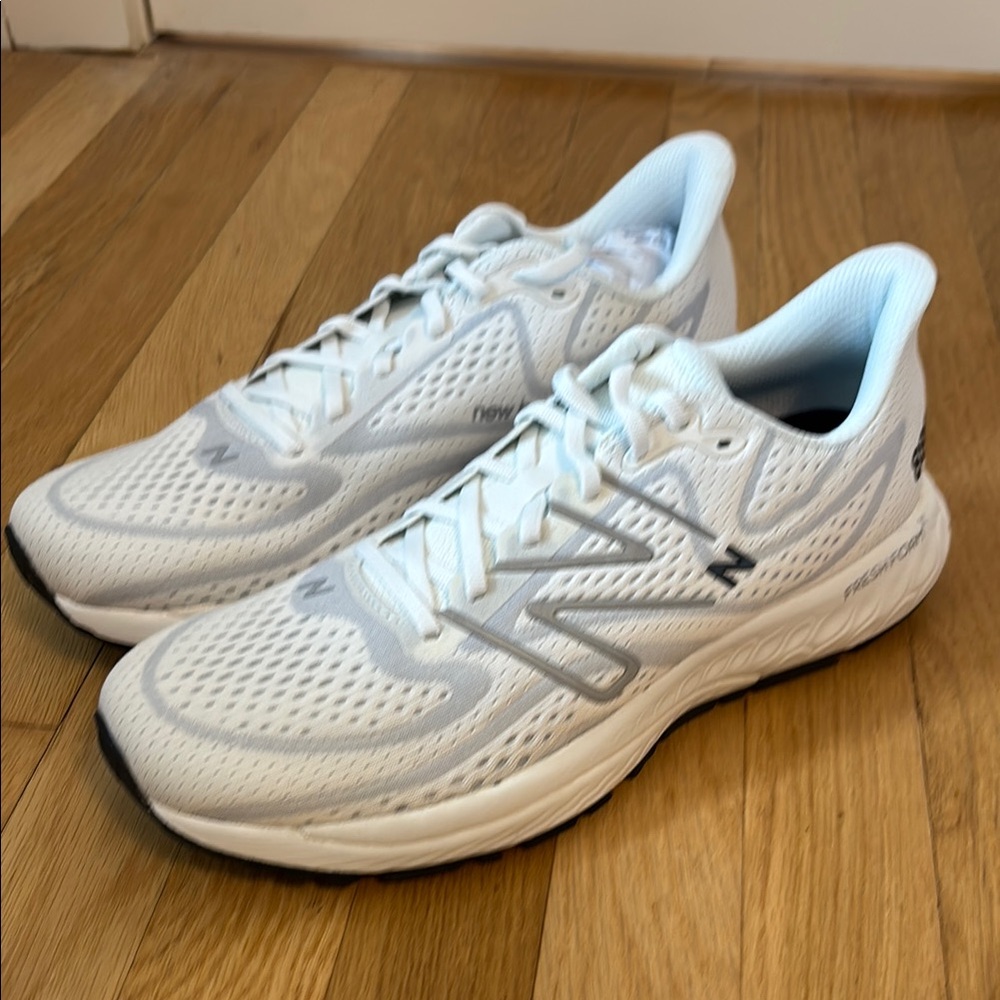 New Balance Men's White and Gray Athletic Shoes